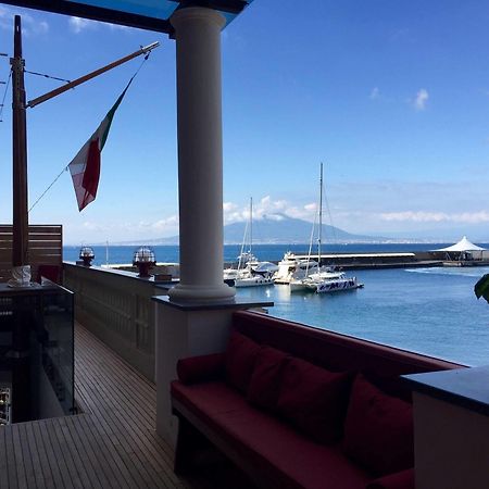 Yacht Club Capo Cervo Suites B&B Sorrento Dış mekan fotoğraf