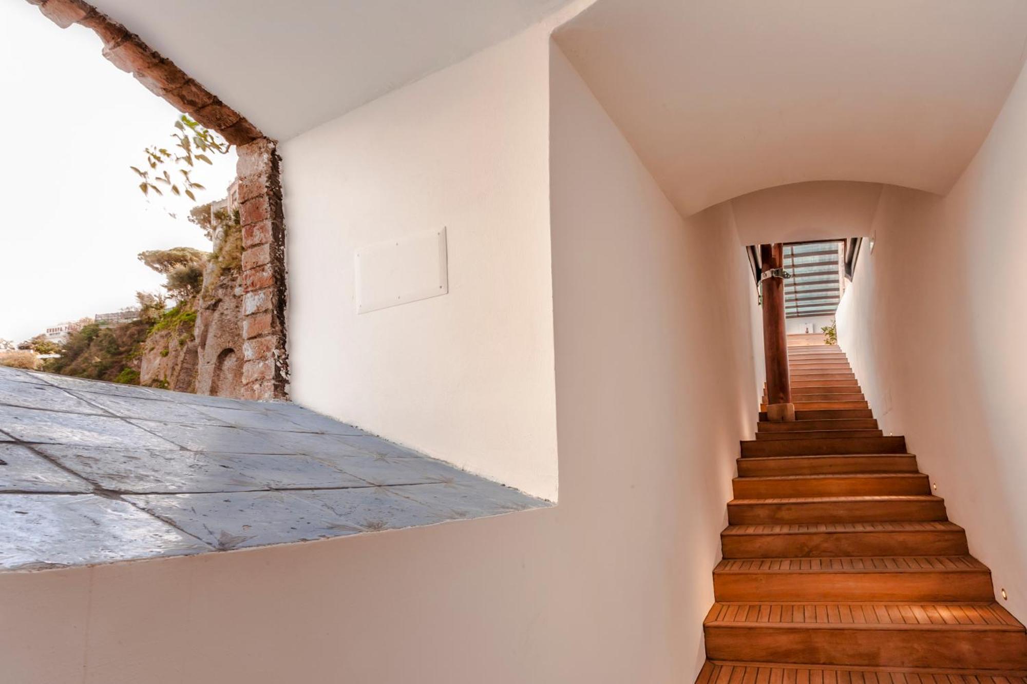 Yacht Club Capo Cervo Suites B&B Sorrento Dış mekan fotoğraf