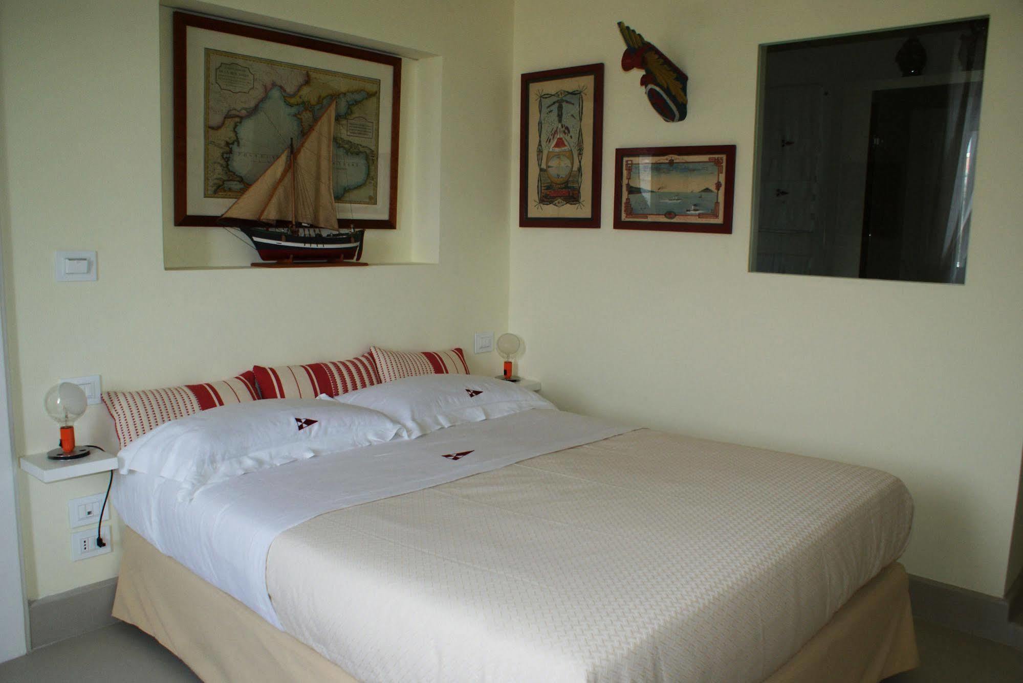 Yacht Club Capo Cervo Suites B&B Sorrento Dış mekan fotoğraf